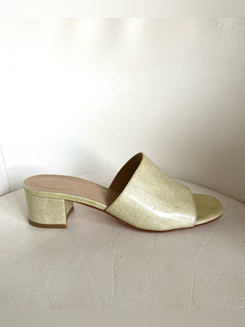 ☆ﾟ･*:.｡.☆

Maryam Nassir Zadeh Patent Leather Slides